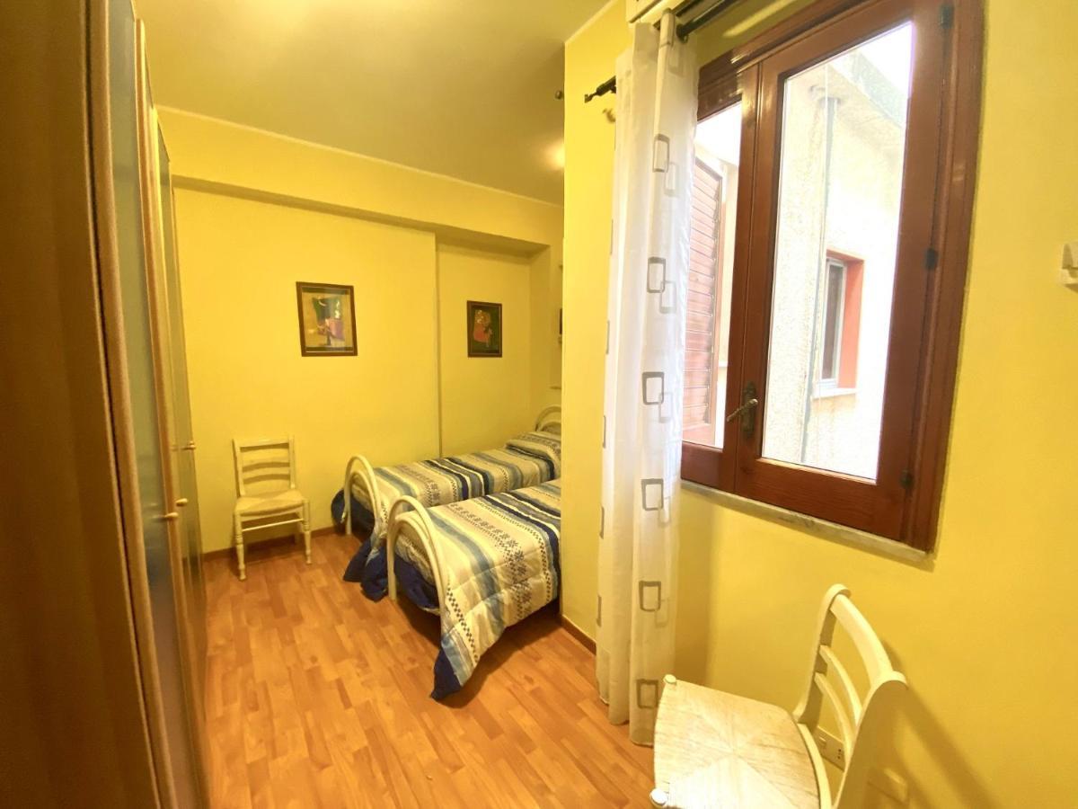 Casa Vacanze Rosy Giardini-Naxos Buitenkant foto