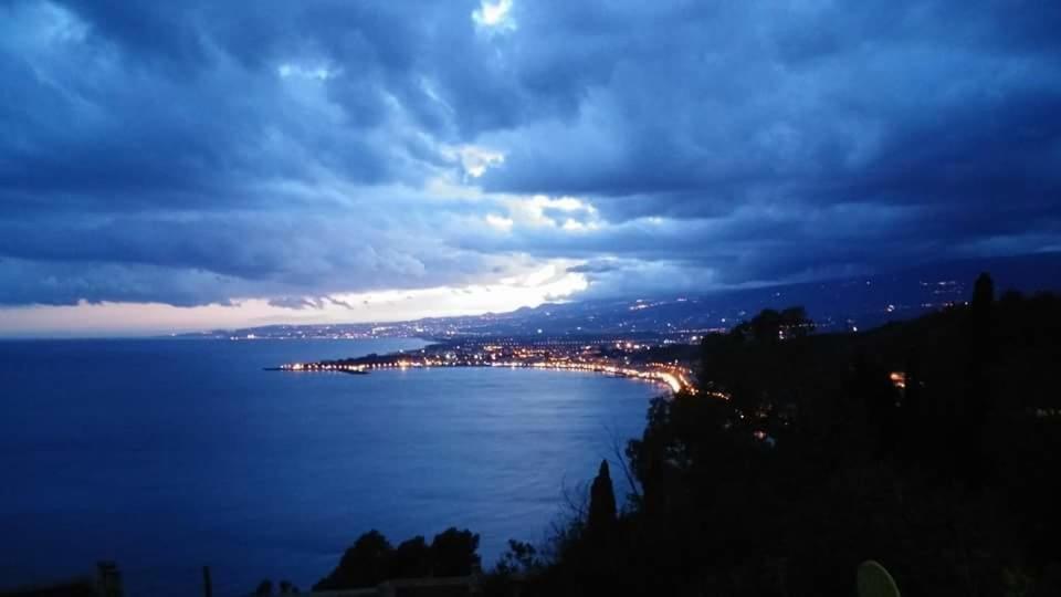 Casa Vacanze Rosy Giardini-Naxos Buitenkant foto